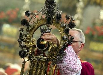 Napoli, si è sciolto il sangue di San Gennaro: è il ‘miracolo di maggio’