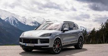 Porsche Cayenne 2024: tempo di restyling per il SUV tedesco