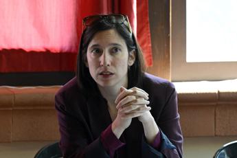 Salario minimo, opposizione sulle barricate. Schlein: “Non è roba da Urss”