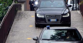 Silvio Berlusconi dimesso dal San Raffaele: “L’incubo è finito”