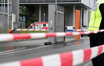 Sparatoria alla Mercedes, ombre sul movente: il killer tace