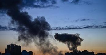 Ucraina, attacco missilistico su Kiev durante missione di pace Sudafrica