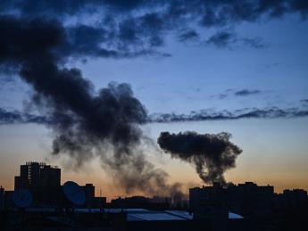 Ucraina, attacco missilistico su Kiev durante missione di pace Sudafrica
