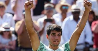 Atp Queen’s 2023, Alcaraz vince torneo e torna numero 1