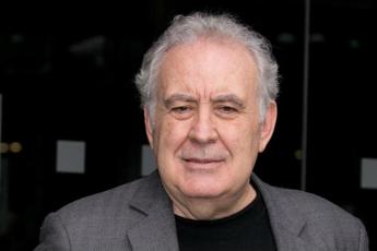 Berlusconi, Santoro rivela: “Mi chiamò prima dell’ultimo ricovero”