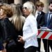 Berlusconi, in Duomo da Parietti a De Filippi in bianco come piaceva al Cav