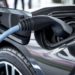 Cresce l’interesse dell’auto elettrica, ma cala la propensione all’acquisto