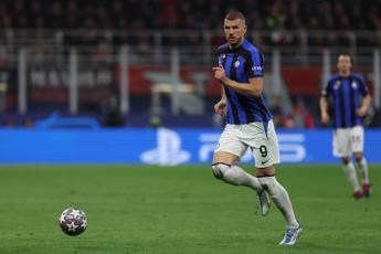 Dzeko saluta l’Inter, il Fenerbahce annuncia il suo arrivo