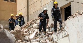 Egitto, palazzo crollato ad Alessandria: un morto sotto le macerie