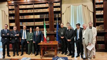 Firmato rogito di acquisto del Palazzo dell’Arcipretrura di San Casciano dei Bagni per reperti di bronzo ritrovati
