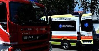 Frontale tra auto e bus con a bordo studenti, incidente a Maniago (Pordenone): un morto