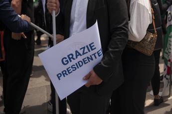 Funerali Berlusconi, da Barbara D’Urso a Gerry Scotti: la commozione dei volti tv