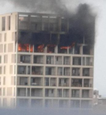 Incendio in una torre di via Gallarate a Milano, nessun ferito