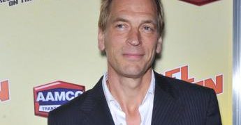 Julian Sands è morto, l’annuncio della polizia in California