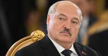 Lukashenko-Prigozhin, mezz’ora di insulti al telefono: “Putin ti schiaccia”