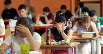 Maturità 2026, la traccia di attualità svelata dall’Ia: ecco i ‘temi’ secondo Chat Gpt, Gemini e Claude Ai