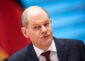 Migranti, Scholz criticato per battuta su rifugiati