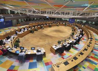 Migranti, c’è l’accordo Ue. Piantedosi: “Italia non sarà centro raccolta”