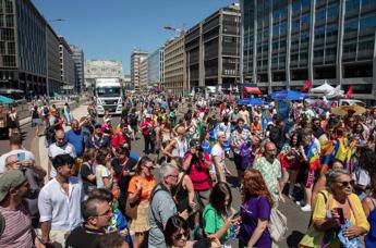 Milano Pride 2023, famiglie arcobaleno a parata: “L’amore non si annulla in tribunale”