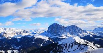 Montagna, via le croci dalle vette. Santanchè: “Basita da decisione Cai”