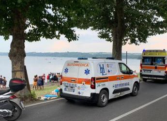 Roma, si tuffa da pedalò: disperso 19enne nel lago di Bracciano
