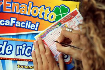 Superenalotto, numeri estrazione vincente oggi 11 luglio 2023