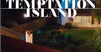 Temptation Island 2023, prima puntata: coppie già in crisi. Manu, Isabella e il falò anticipato – Video