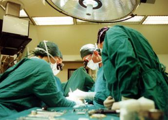 Tumori, intervento da record a Rom: asportata neoplasia ovarica di 45 kg