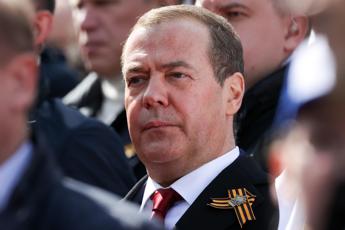 Ucraina, Medvedev: “Conflitto permanente se non cambia regime nazista Kiev”