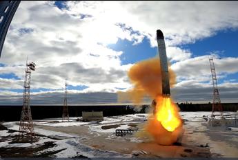 Ucraina, Putin minaccia: “Presto dispiegheremo nuovi missili Sarmat”