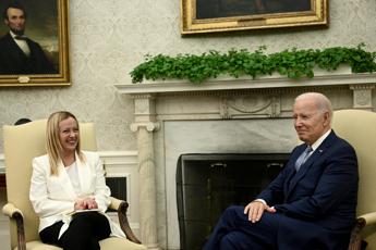 Biden scherza con Meloni: “Unico nel mio quartiere con cognome americano”