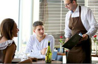 Estate, InfoJobs: “Cameriere assistente cucina e cuoco le posizioni stagionali più richieste”