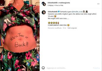 Federica Pellegrini: “Complimenti per il record, ce lo riprenderemo”. E mostra la pancia – Video