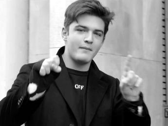 Figlio La Russa indagato per violenza sessuale, inquirenti al lavoro su video serata