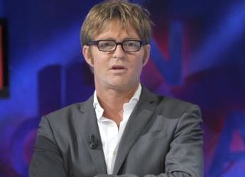 Filippo Facci posta foto al mare e risponde a fan: “Se avrei scritto ugualmente il pezzo? Sì”