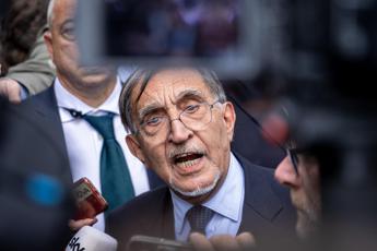 I poveri mangiano meglio? La Russa: “Pasta alla norma piatto migliore”