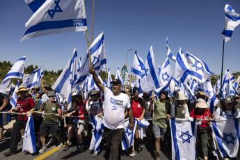 Israele, migliaia in marcia verso la Knesset contro la riforma della giustizia