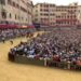 Palio di Siena 2023, Oca vince corsa 16 agosto con cavallo scosso