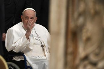Papa: “Non dimentichiamo gli anziani, no a città ‘concentrati di solitudine'”