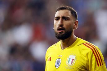 Parigi, “Donnarumma e la compagna legati e rapinati in casa”