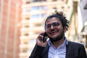 Patrick Zaki domani a Milano con volo di linea, poi a Bologna