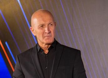 Rai: nessuna cancellazione per ‘Che ci faccio qui’. Iannacone replica via social