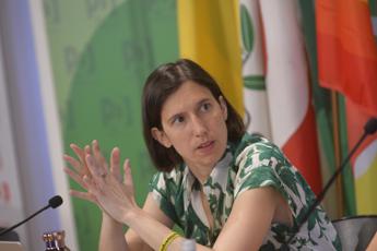 Salario minimo, Schlein: “Felici per apertura Meloni, ritiri emendamento e discutiamo”