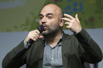 Saviano, Fratelli d’Italia e Lega: “Non può condurre programma in Rai”