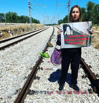 Sorella vittima di scontro ferroviario Andria: ”23 persone giustiziate da sentenza vergognosa”