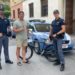 Sorpreso a rubare bici legata a minivan di famiglia austriaca in vacanza, arrestato