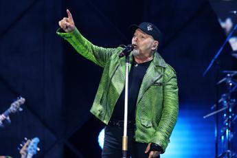 Vasco Rossi: “Ho bisogno di normalità, non sono a disposizione”