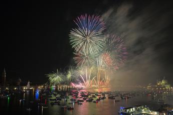 Venezia, tragedia a festa Redentore: muore giovane sbalzato in acqua