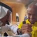 Arabia Saudita, Fabinho gioca bene: tifoso gli regala Rolex – Video