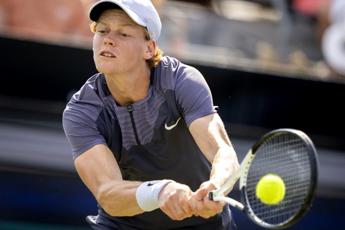 Atp Toronto 2023, Jannik Sinner batte Gael Monfils e va in semifinale